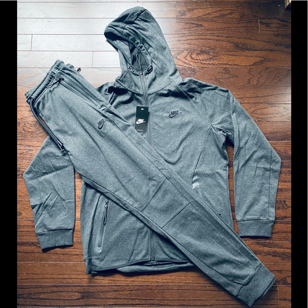 Nike Tech sweatsuit